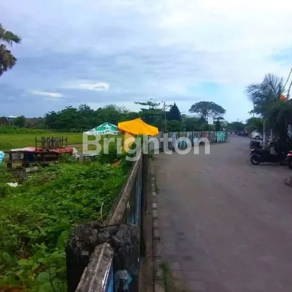 image DIJUAL ISTIMEWA TANAH PREMIUM BEACHFRONT – SEMINYAK, BALI (3)