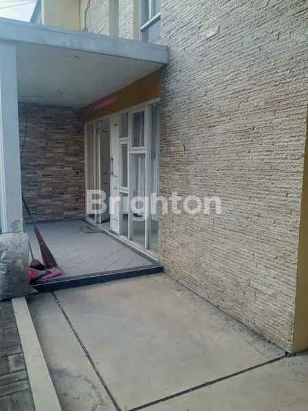 image RUMAH BELUM PERNAH DIHUNI,MASIH BAGUS DAN SIAP PAKAI LUAS TANAHNYA  LOKASI BAGUS ONE GATE SYSTEM (3)