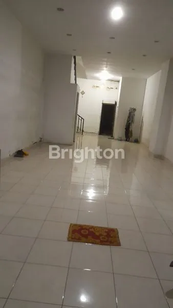 image RUKO 3 LANTAI STRATEGIS DI TEPI JALAN RAYA (3)