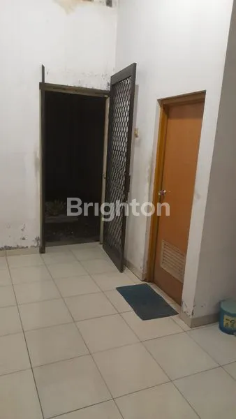 image RUKO 3 LANTAI STRATEGIS DI TEPI JALAN RAYA (6)