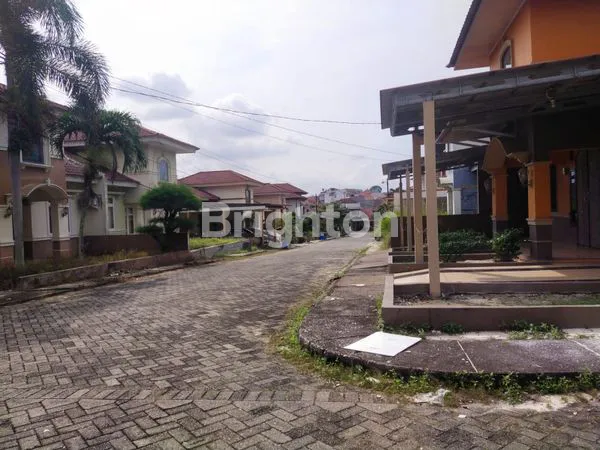 image RUMAH 3 LANTAI LT 336M² DI PEKANBARU (8)