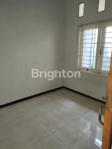 image DIJUAL RUMAH BEKAS STRATEGIS DI GRAND ROSE SIDOARJO 650 JUTA (3)