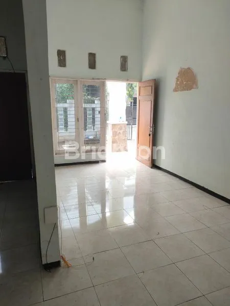 image DIJUAL RUMAH BEKAS STRATEGIS DI GRAND ROSE SIDOARJO 650 JUTA (5)