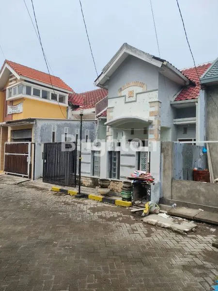image DIJUAL RUMAH BEKAS STRATEGIS DI GRAND ROSE SIDOARJO 650 JUTA (1)