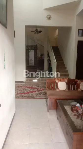 image JUAL RUMAH 2 LANTAI BARU NENOVASI DI SEKARDANGAN SIDOARJO  (4)