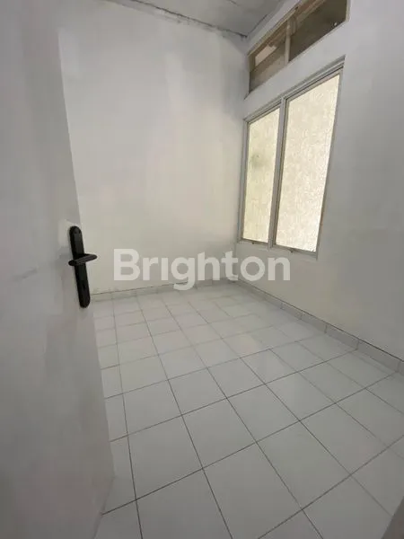 image NEMPEL BSD! RUMAH SIAP HUNI DENGAN AKSES JALAN LEBAR (2)