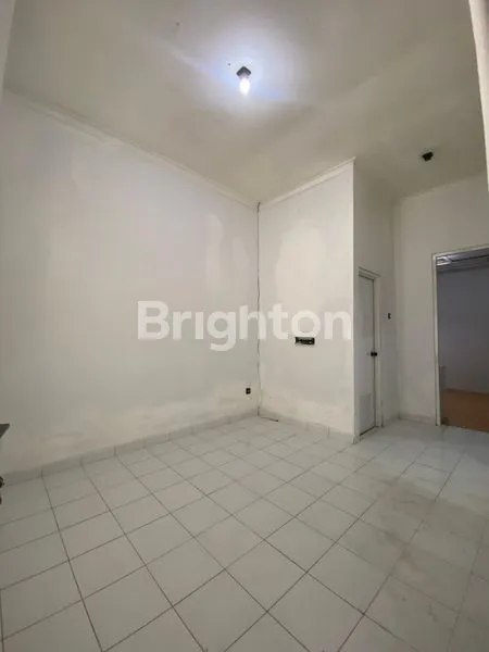 image NEMPEL BSD! RUMAH SIAP HUNI DENGAN AKSES JALAN LEBAR (3)