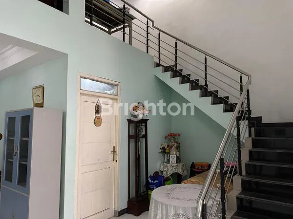 image RUMAH 2,5 LANTAI SIAP HUNI BARU RENOVASI DEKAT HR MUHAMMAD SIMPANG DARMO PERMAI SELATAN SURABAYA BARAT (5)