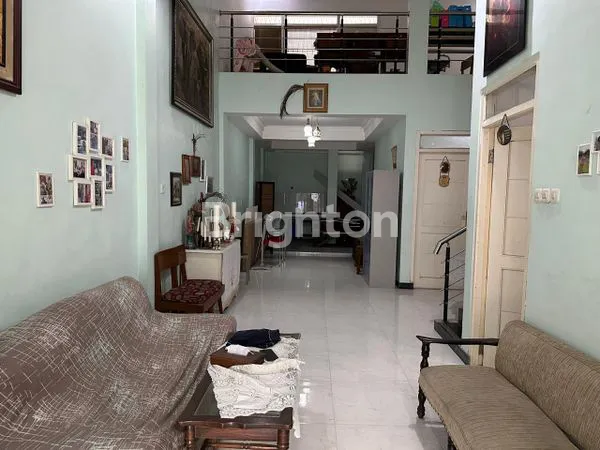 image RUMAH 2,5 LANTAI SIAP HUNI BARU RENOVASI DEKAT HR MUHAMMAD SIMPANG DARMO PERMAI SELATAN SURABAYA BARAT (4)