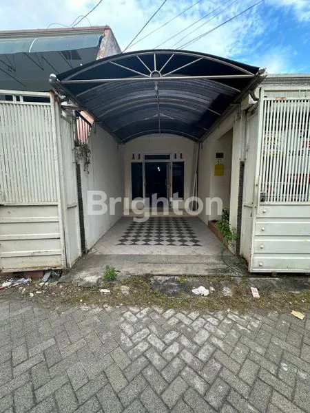 image RUMAH 2,5 LANTAI SIAP HUNI BARU RENOVASI DEKAT HR MUHAMMAD SIMPANG DARMO PERMAI SELATAN SURABAYA BARAT (2)