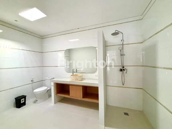 image VILLA 3BR CANGGU, MODERN, COZY, DAN LOKASI PREMIUM\\N (7)