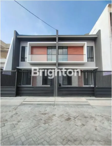 image RUMAH 2 LANTAI NUANSA TROPIS INNER GARDEN DESIGN MODERN MINIMALIS KONTENPORER BARUK UTARA SURABAYA (1)