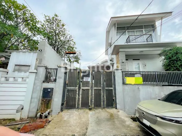 RUMAH + KONTRAKAN DI ULUJAMI JAKARTA SELATAN