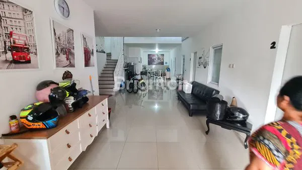 image RUMAH KOST 11 KAMAR DI LIPPO KARAWACI (2)