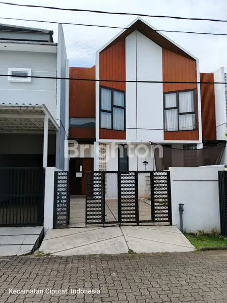 RUMAH 2 LANTAI SIAP HUNI PERUMAHAN VILLA GUNUNG LESTARI