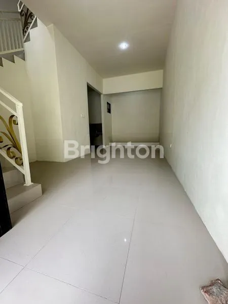 image RUMAH AMERICAN STYLE 2 LANTAI DI SEMEMI (2)