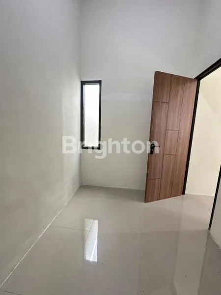 image RUMAH AMERICAN STYLE 2 LANTAI DI SEMEMI (6)