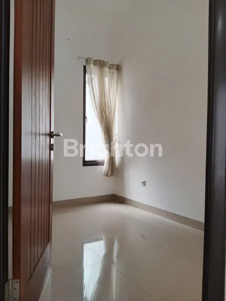 image RUMAH CANTIK SIAP HUNI VILLA GUNUNG LESTARI BINTARO (6)