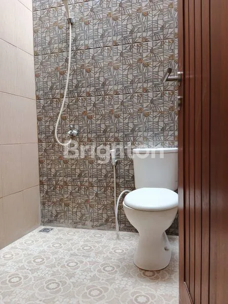 image RUMAH CANTIK SIAP HUNI VILLA GUNUNG LESTARI BINTARO (8)