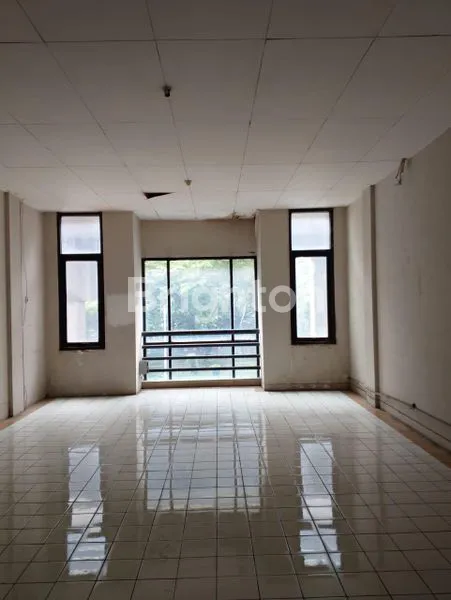 image RUKO 3 LANTAI STRATEGIS DI BOULEVARD KELAPA GADING (6)