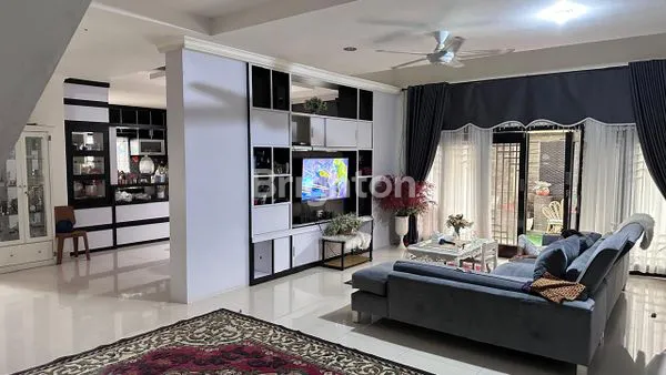 image DIJUAL SEGERA RUMAH CANTIK SIAP HUNI + LAHAN LUAS + KAFE SIAP OPERASIONAL (2)