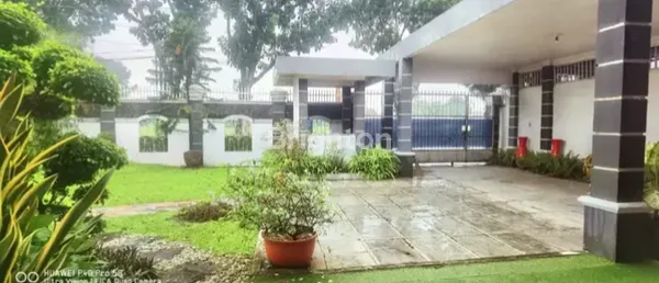 image RUMAH UKURAN BESAR DAN HALAMAN YANG LUAS SANGAT COCOK UNTUK BUAT CAFE,KANTOR,KOS KOS AN ATAU PUN TEMPAT HUNIAN KARENA BERADA DI PINGGIR JALAN BESAR MARINDAL MEDAN  (3)