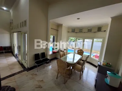 image RUMAH MEWAH 2 LANTAI DENGAN PRIVATE POOL (3)