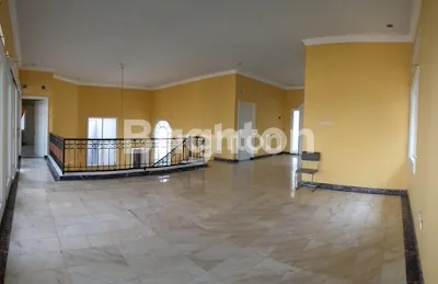 image RUMAH MEWAH 2 LANTAI DENGAN PRIVATE POOL (5)