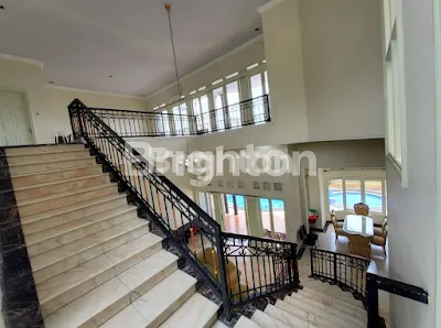 image RUMAH MEWAH 2 LANTAI DENGAN PRIVATE POOL (6)