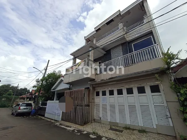 image RUMAH 3 LANTAI DI GRIYA SATWIKA CIPUTAT TIMUR (1)