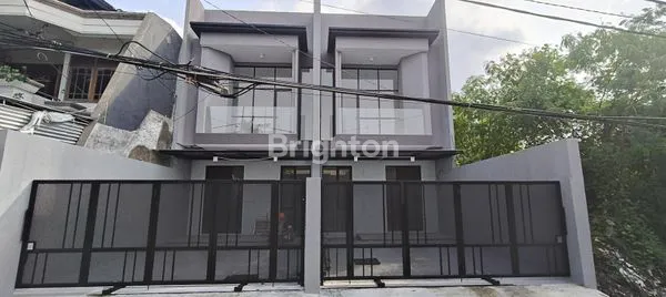 image NEW GRESS RUMAH 2 LANTAI LEBAK SELANGKAH KE RAYA KENJERAN (1)