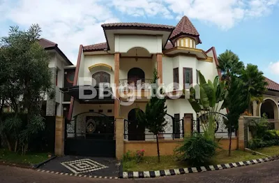 image RUMAH 2 LANTAI DENGAN DESIGN MENARIK FULLFURNISH DI PERUM ISTANA DIENG MALANG (1)