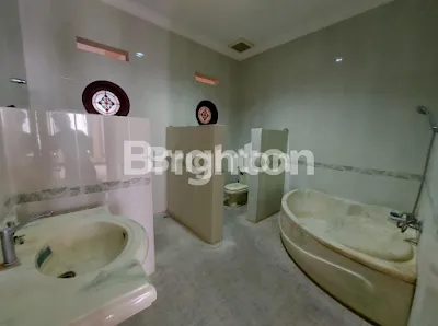 image RUMAH 2 LANTAI DENGAN DESIGN MENARIK FULLFURNISH DI PERUM ISTANA DIENG MALANG (5)