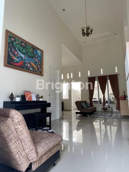 image DISEWAKAN RUMAH HOOK FULL FURNISHED DI PERUMAHAN INDAH MEGAH - SIAP HUNI FASILITAS GYM & POOL (4)