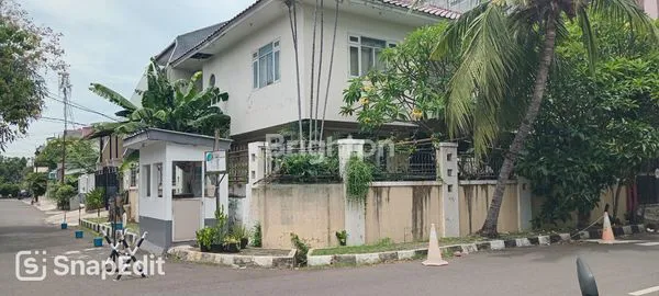 image JUAL RUMAH 2,5 LANTAI PULOMAS JAKARTA TIMUR (1)