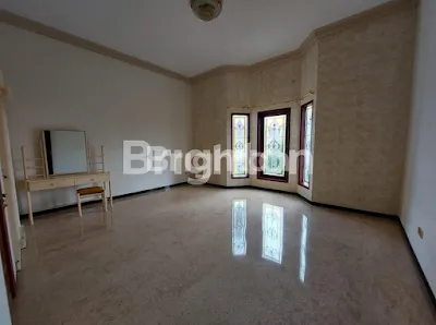 image RUMAH 2 LANTAI, MODEL KLASIK DI ISTANA DIENG MALANG (4)