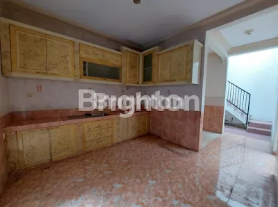 image RUMAH 2 LANTAI, MODEL KLASIK DI ISTANA DIENG MALANG (5)