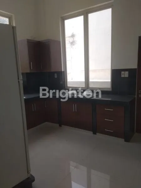 image RUMAH MEWAH DI ROYAL SUMATERA MEDAN (4)