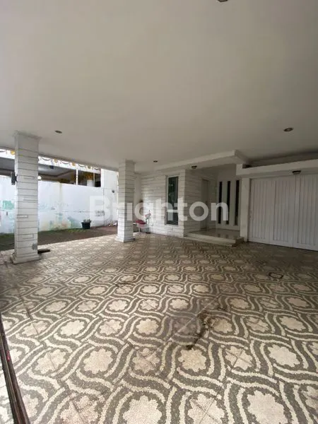 image DISEWAKAN RUMAH SEMI FURNISHED DI BOULEVARD KOTA WISATA (2)