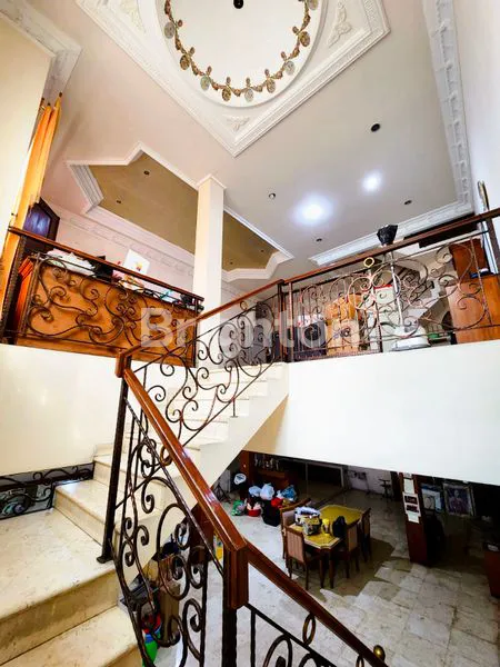 image RUMAH BESAR 3½ LANTAI 180M² CARPORT 3 MOBIL SUNTER AGUNG JAKARTA UTARA (6)