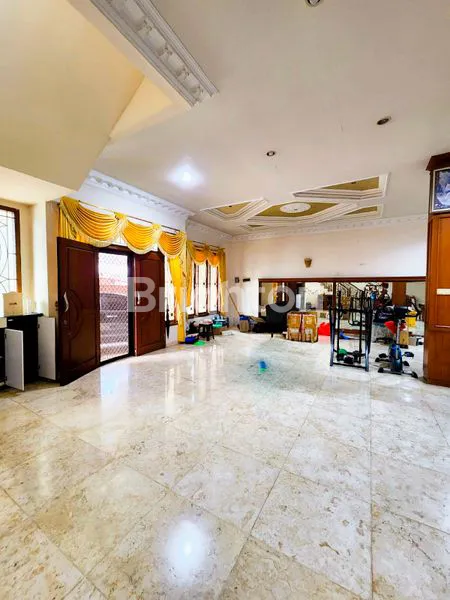 image RUMAH BESAR 3½ LANTAI 180M² CARPORT 3 MOBIL SUNTER AGUNG JAKARTA UTARA (2)