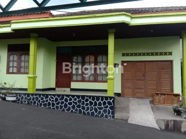 image DIJUAL CEPAT RUMAH DI JALAN WOLTER MONGINSIDI (1)