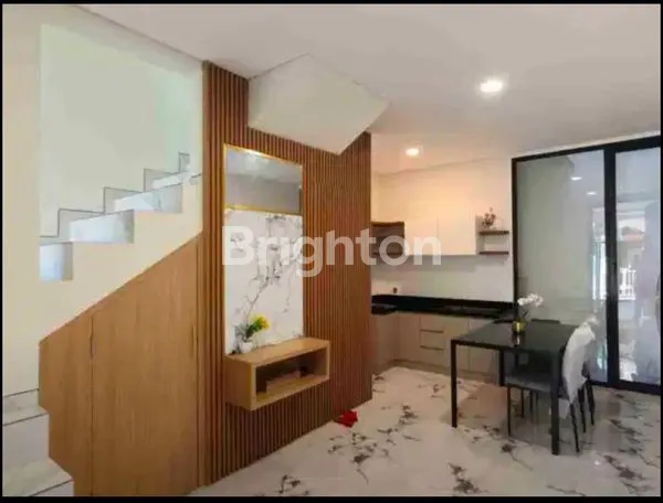 image RUMAH BARU GRESS 2 LANTAI RUNGKUT SELANGKAH KE SUPERINFO DAN MERR FULLY FURNISHED (3)