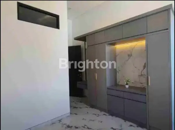 image RUMAH BARU GRESS 2 LANTAI RUNGKUT SELANGKAH KE SUPERINFO DAN MERR FULLY FURNISHED (8)