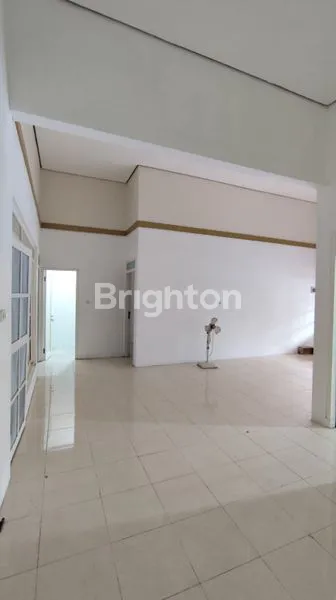 image RUMAH SIAP HUNI KUTISARI INDAH BARAT ROW JALAN 3 MOBIL (2)