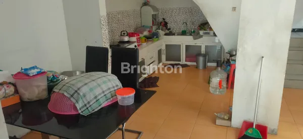 image HUNIAN NYAMAN & TERAWAT 2 LANTAI LOKASI STRATEGIS DEKAT MALL CIPUTRA WORLD SURABAYA (5)