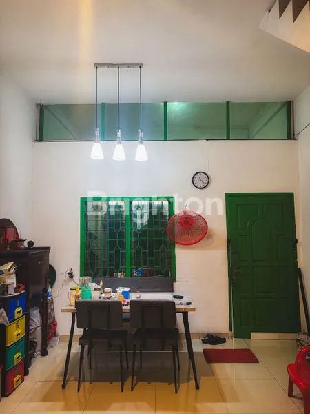 image RUKO  STRATEGIS  3 TINGKAT DI JLN PUKAT  (6)