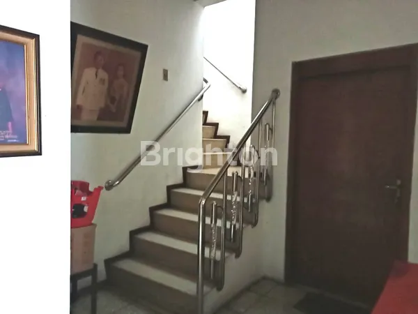 image RUMAH RAYA JEMUR SURABAYA LOKASI STRATEGIS PINGGIR JALAN (4)