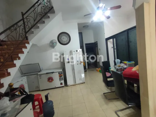 image HUNIAN NYAMAN & TERAWAT 2 LANTAI DEKAT MALL CIPUTRA WORLD SURABAYA (3)