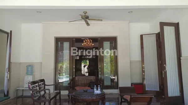 image VILLA 15 ARE DENGAN KOLAM RENANG & GARASI BESAR (7)